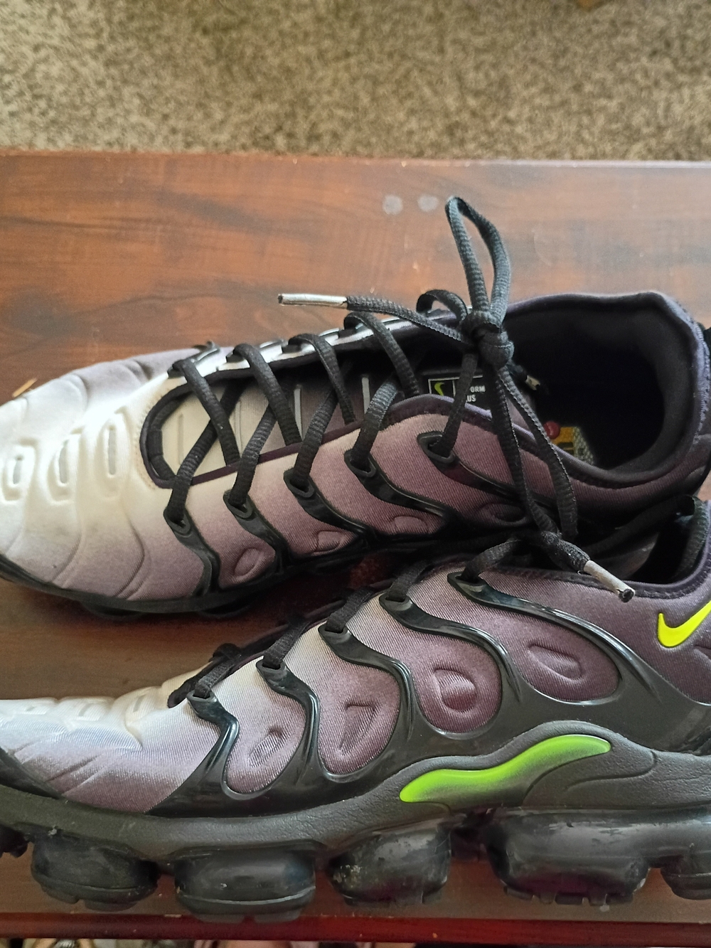 Nike Men’s VaporMax Gradient Black/Gray/Green Running Shoes